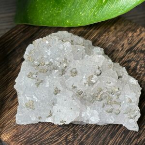 Druse de fluorine, quartz et pyrite (198 g) Réactive aux uv