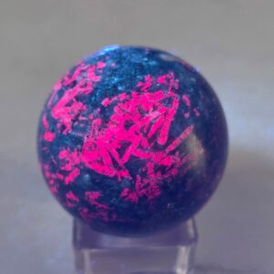 Sphère Cyanite & Rubis + Support, Réactive aux UV