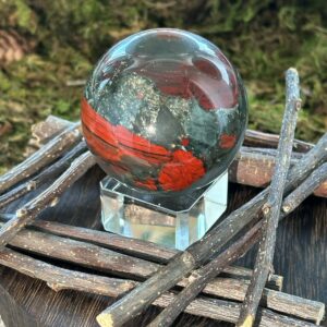 Sphère en Jaspe Héliotrope (Jaspe Sanguin/ African Blood) & Pyrite + Support