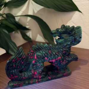 Dragon Rubis Zoïsite, Réactif aux UV