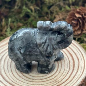 Eléphant, Larvikite