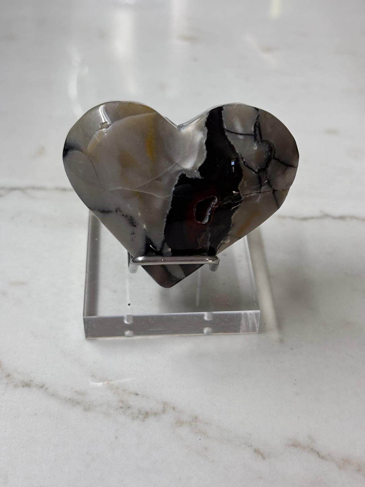 1-agate-volcanique-avec-support-3