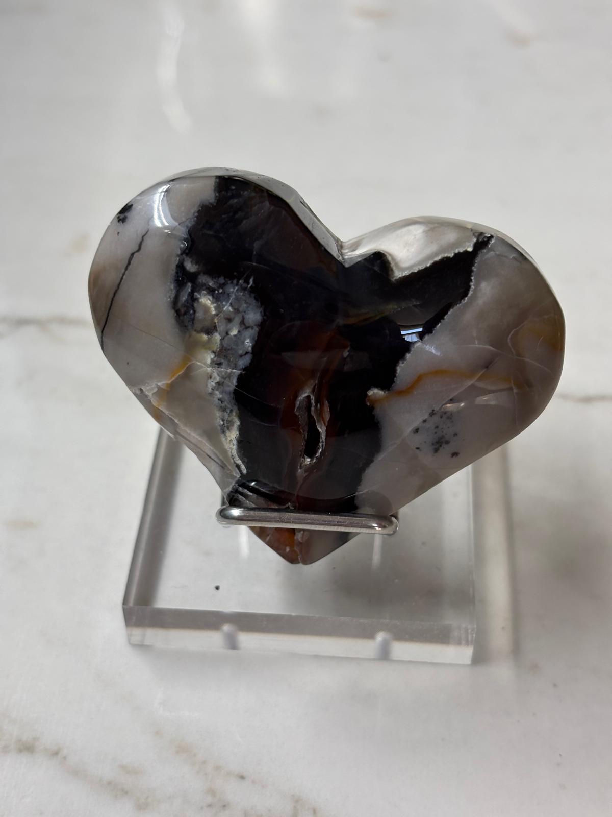 1-agate-volcanique-avec-support-4