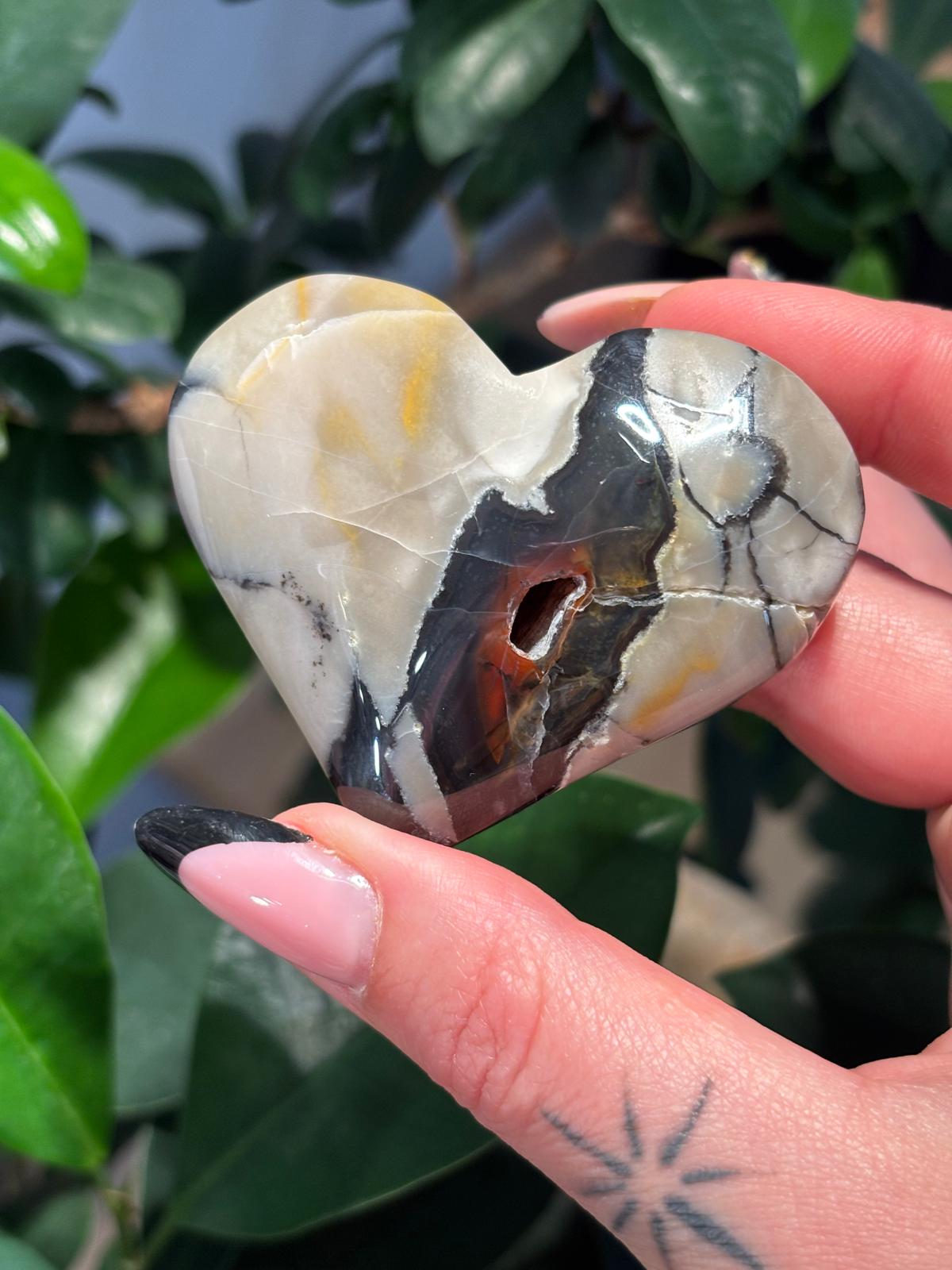 1-agate-volcanique-avec-support-5