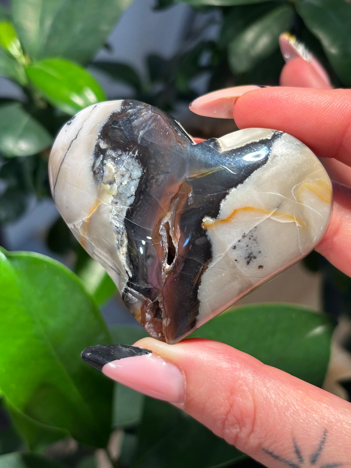 1-agate-volcanique-avec-support-6