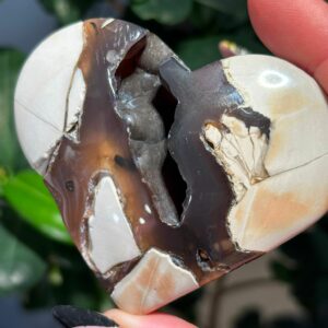 Cœur Agate Volcanique avec Cavité naturelle + Support, Réactif aux UV