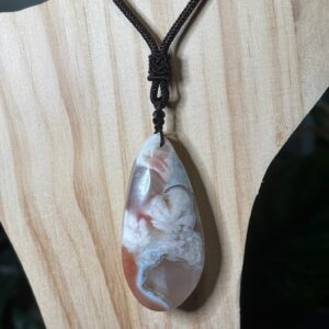 Pendentif Agate Fleur Verte avec Cordon, Réactif aux UV