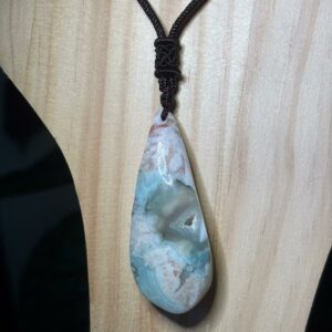 Pendentif Agate Fleur Verte Druzy avec Cordon, Réactif aux UV
