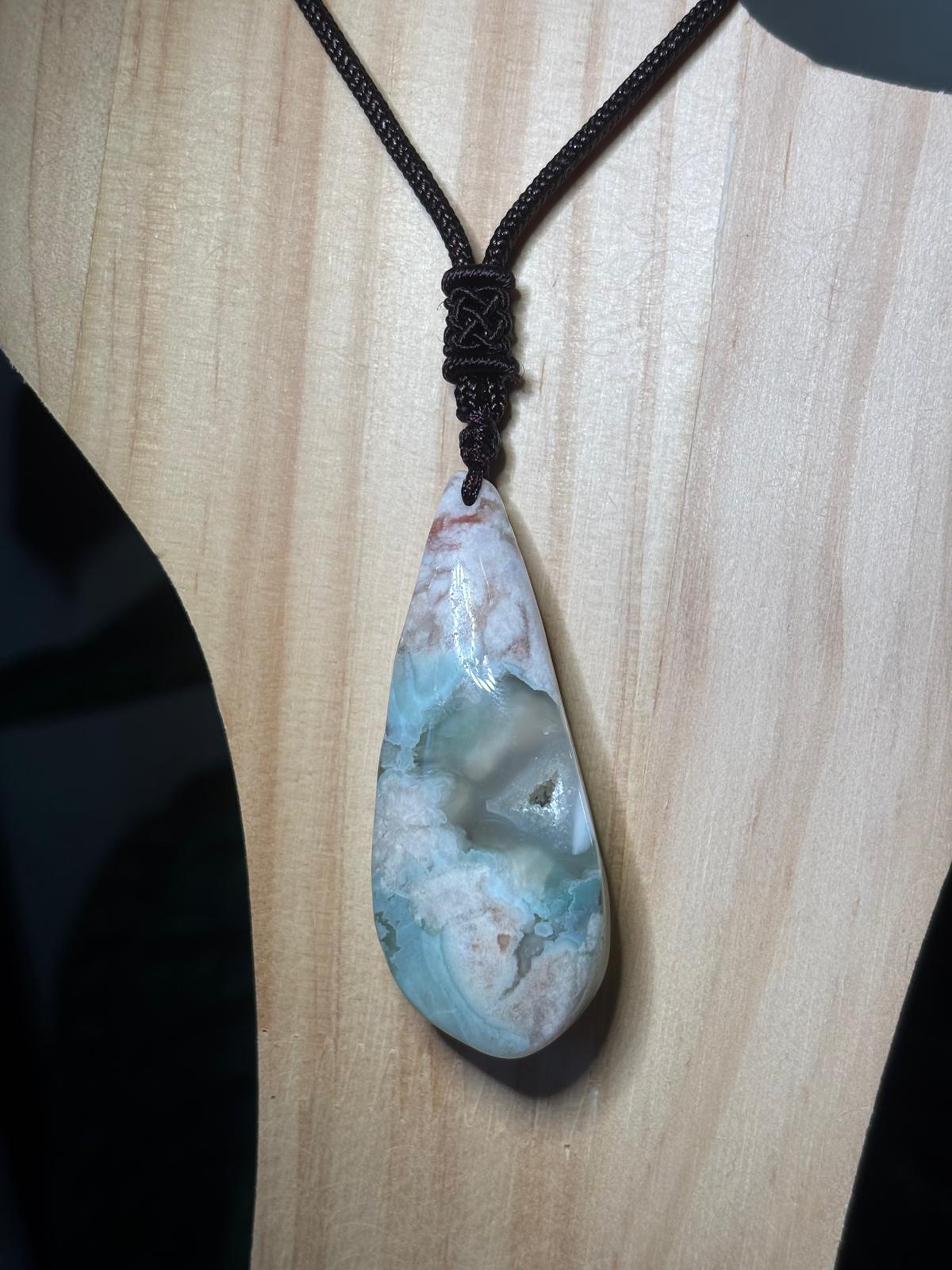 pendentif-agate-fleur-verte-russie-druzy-cordon-1