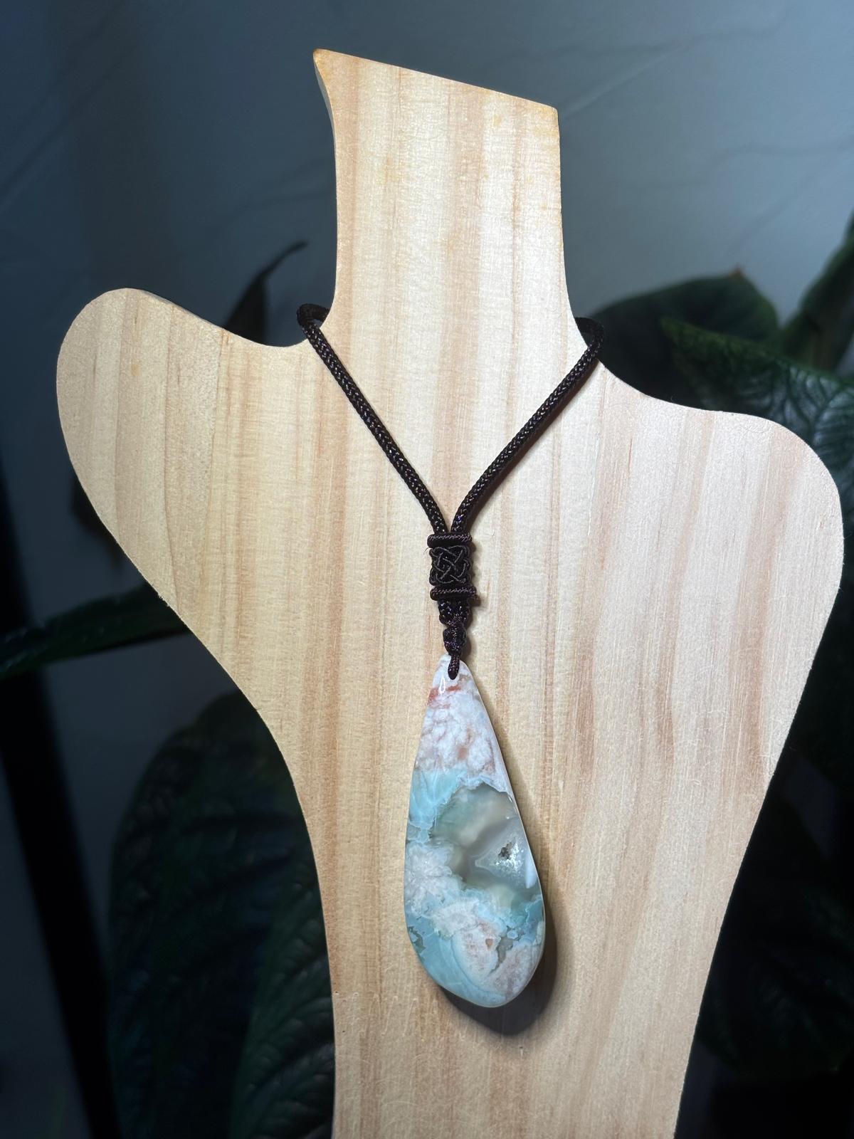 pendentif-agate-fleur-verte-russie-druzy-cordon-2