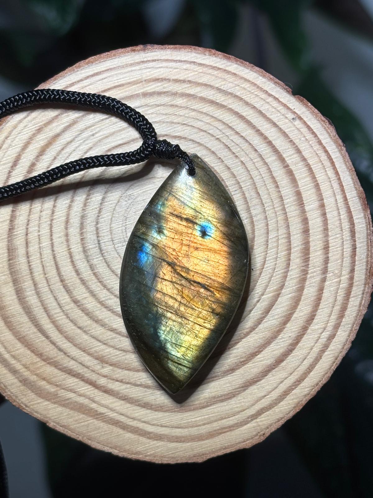 1-pendentif-labradorite-cordon-1