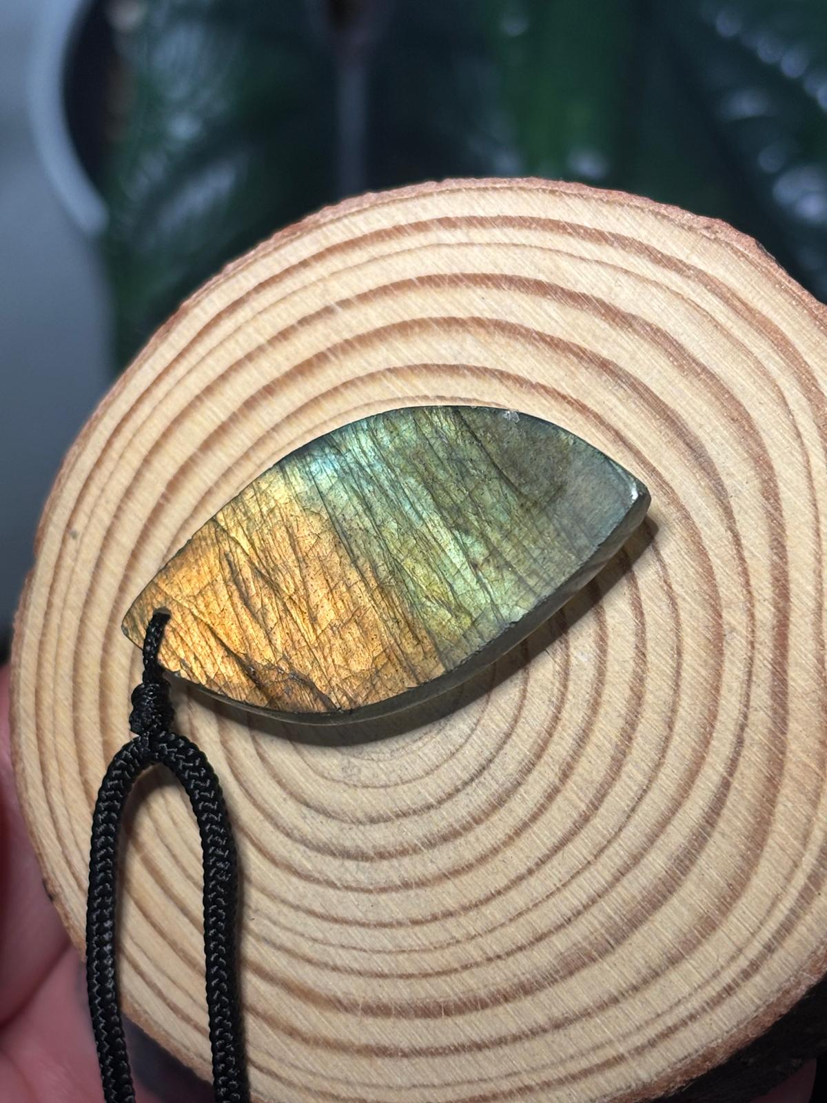 1-pendentif-labradorite-cordon-2