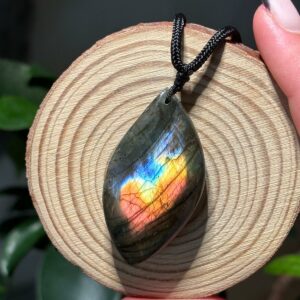 Pendentif Labradorite, avec cordon ajustable