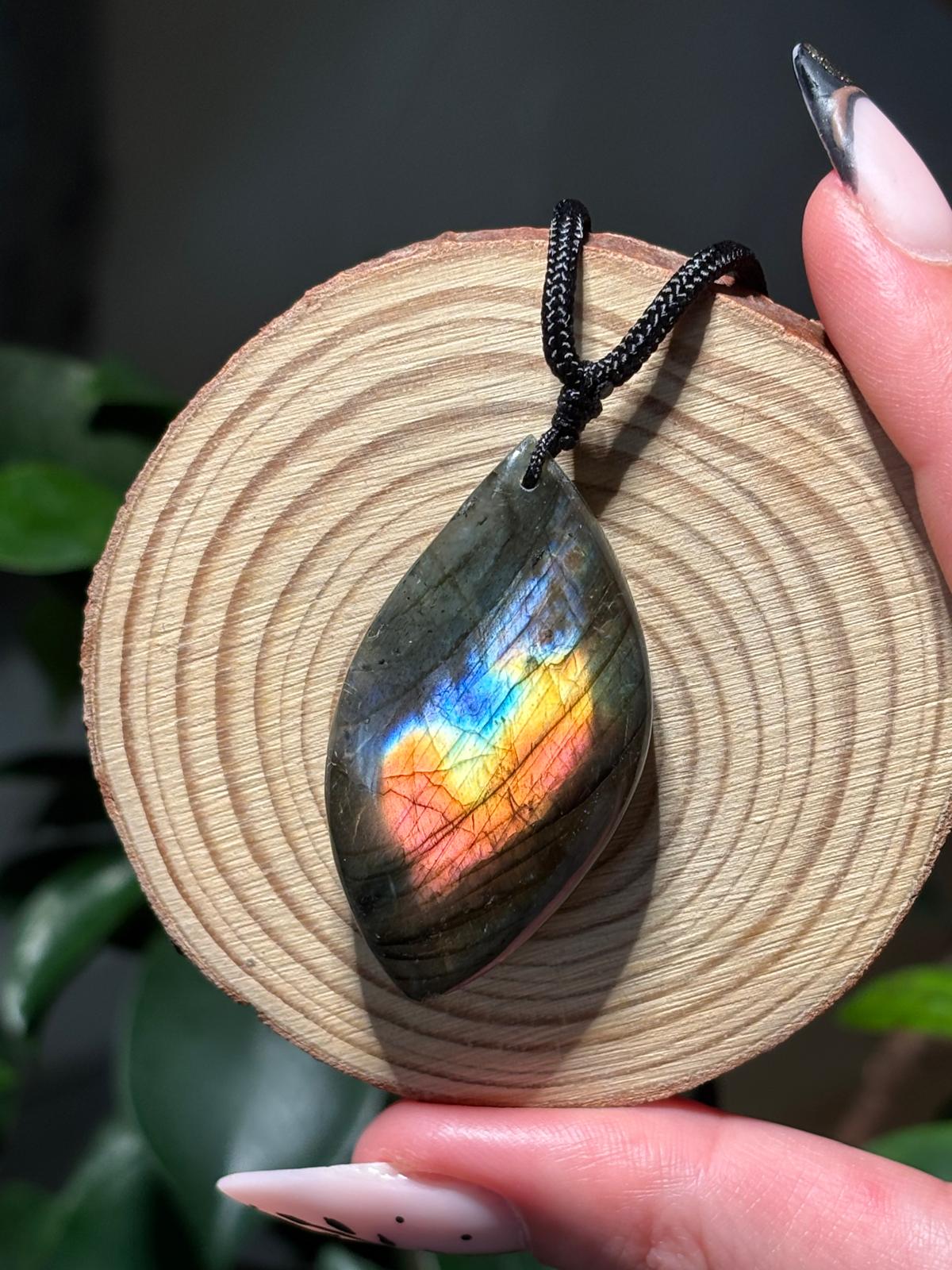3-pendentif-labradorite-cordon-1