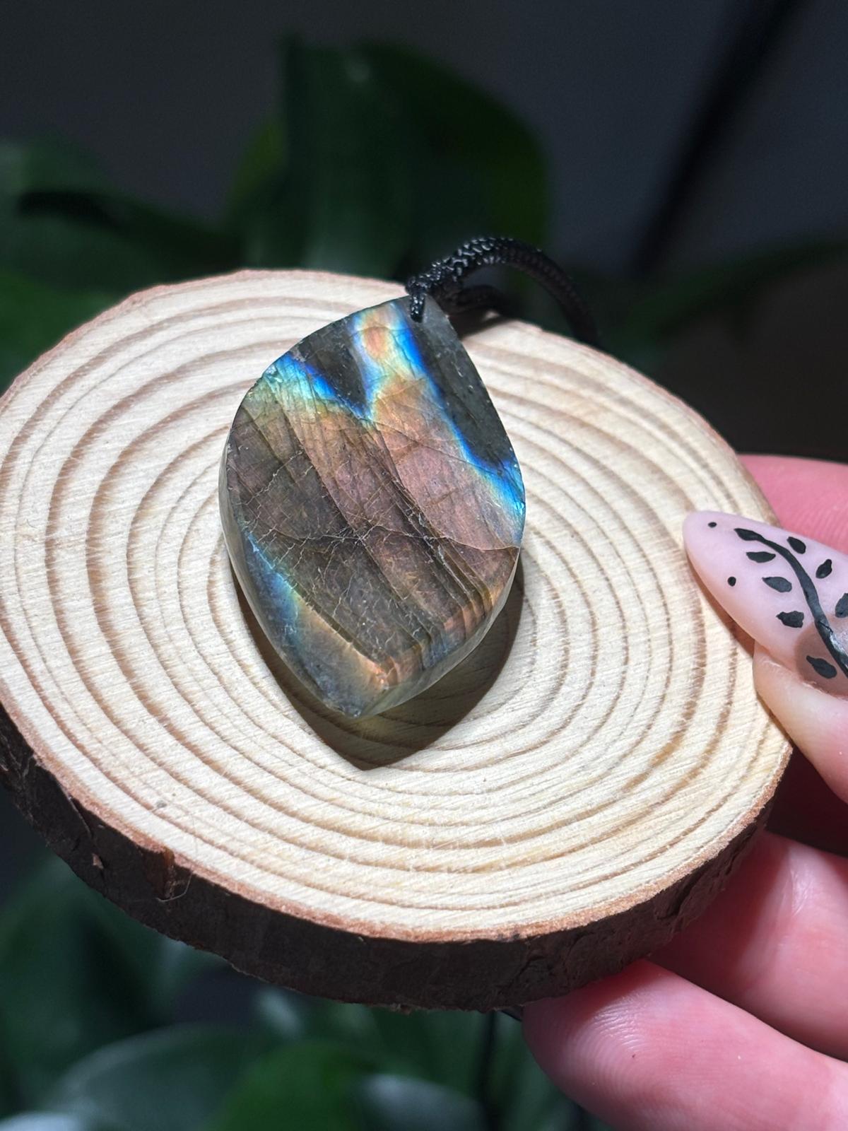 3-pendentif-labradorite-cordon-2
