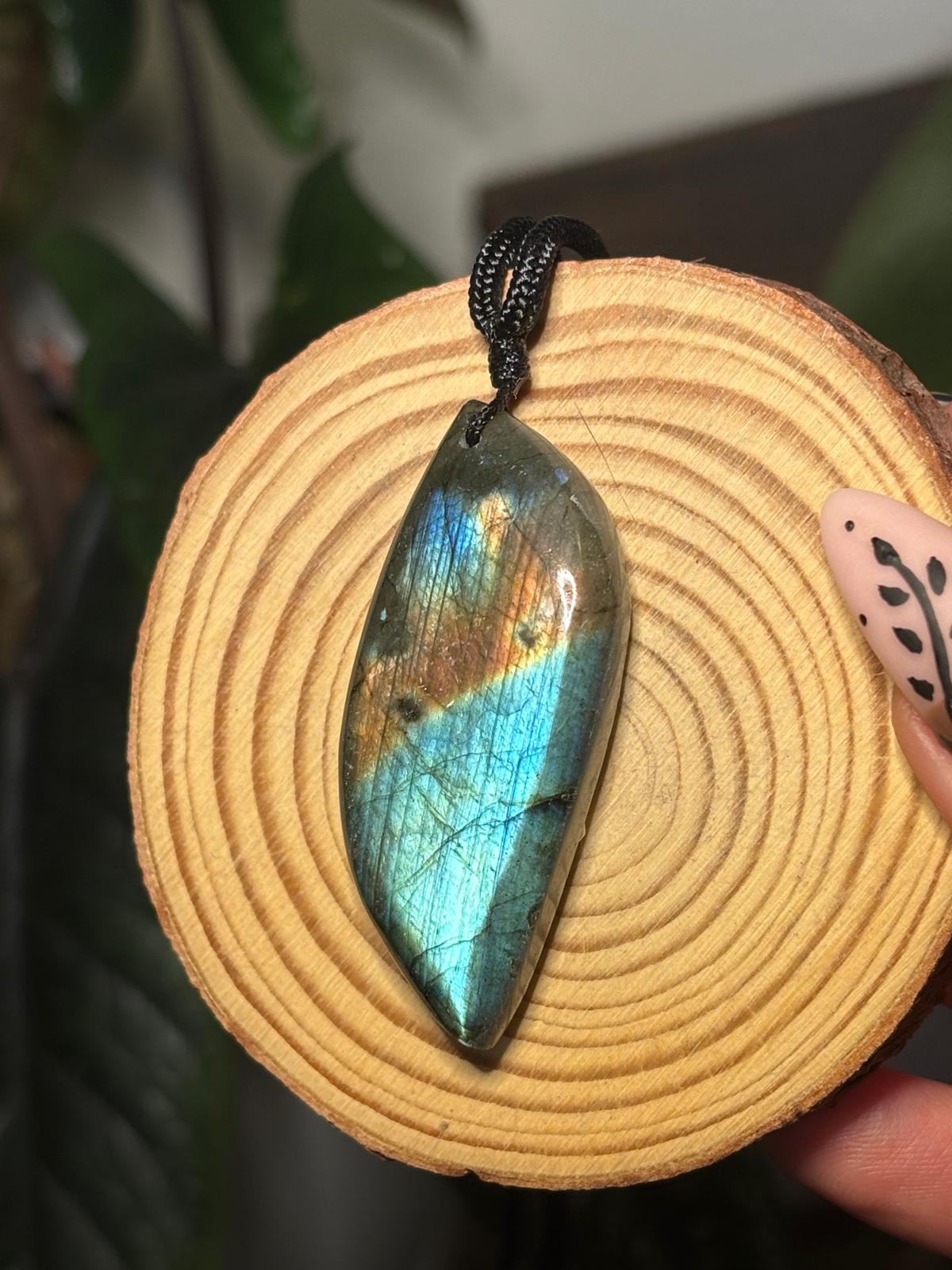 4-pendentif-labradorite-cordon-1