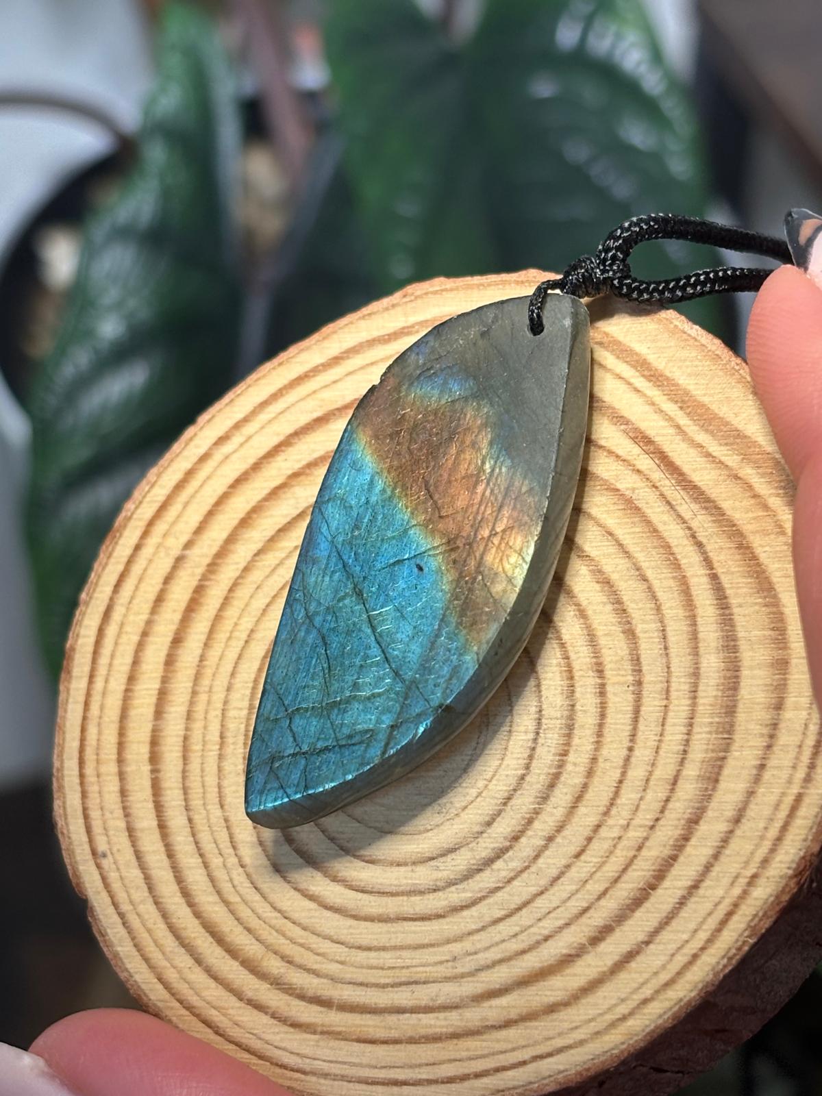 4-pendentif-labradorite-cordon-2