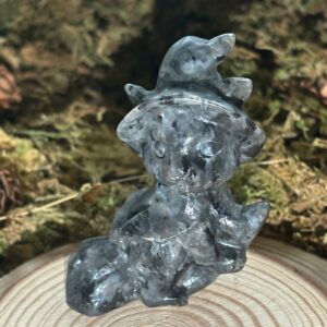 Chat Sorcier, Larvikite
