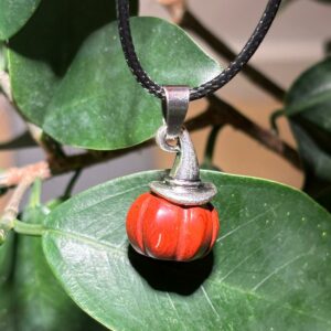 Pendentif Citrouille Sorcière, Jaspe Rouge + Cordon