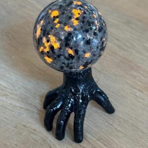 Sphère Yooperlite UV réactive sur support "La Chose"